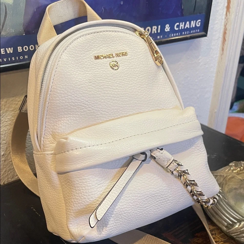 MICHAEL KORS MINI Cream beautiful Leather Backpack with Chain Detail EUC!! - Picture 4 of 8